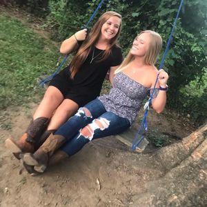 Meet your Posher, Caitlin